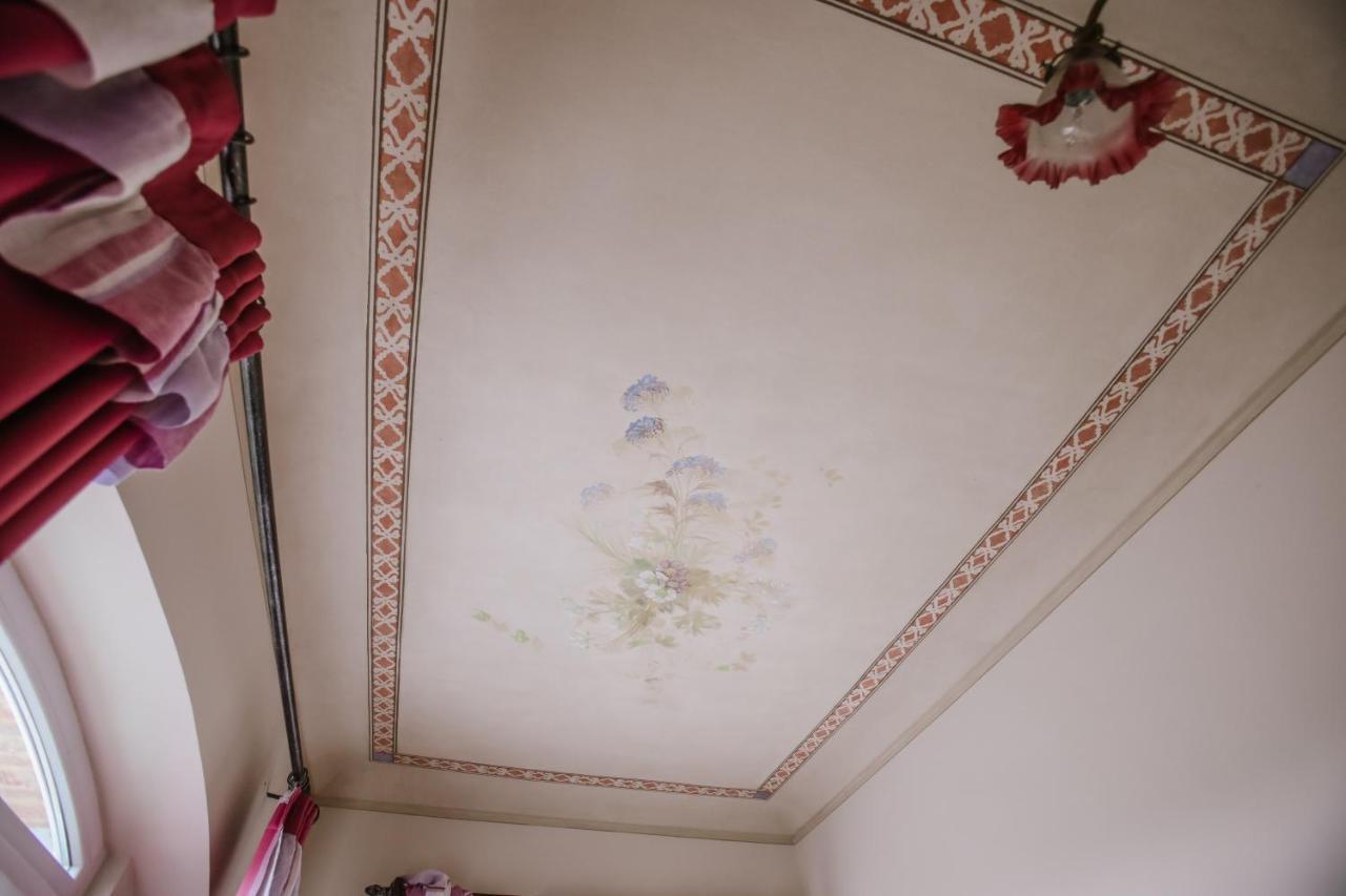 Apartamento Il Pozzo Fiorito Cossombrato Exterior foto