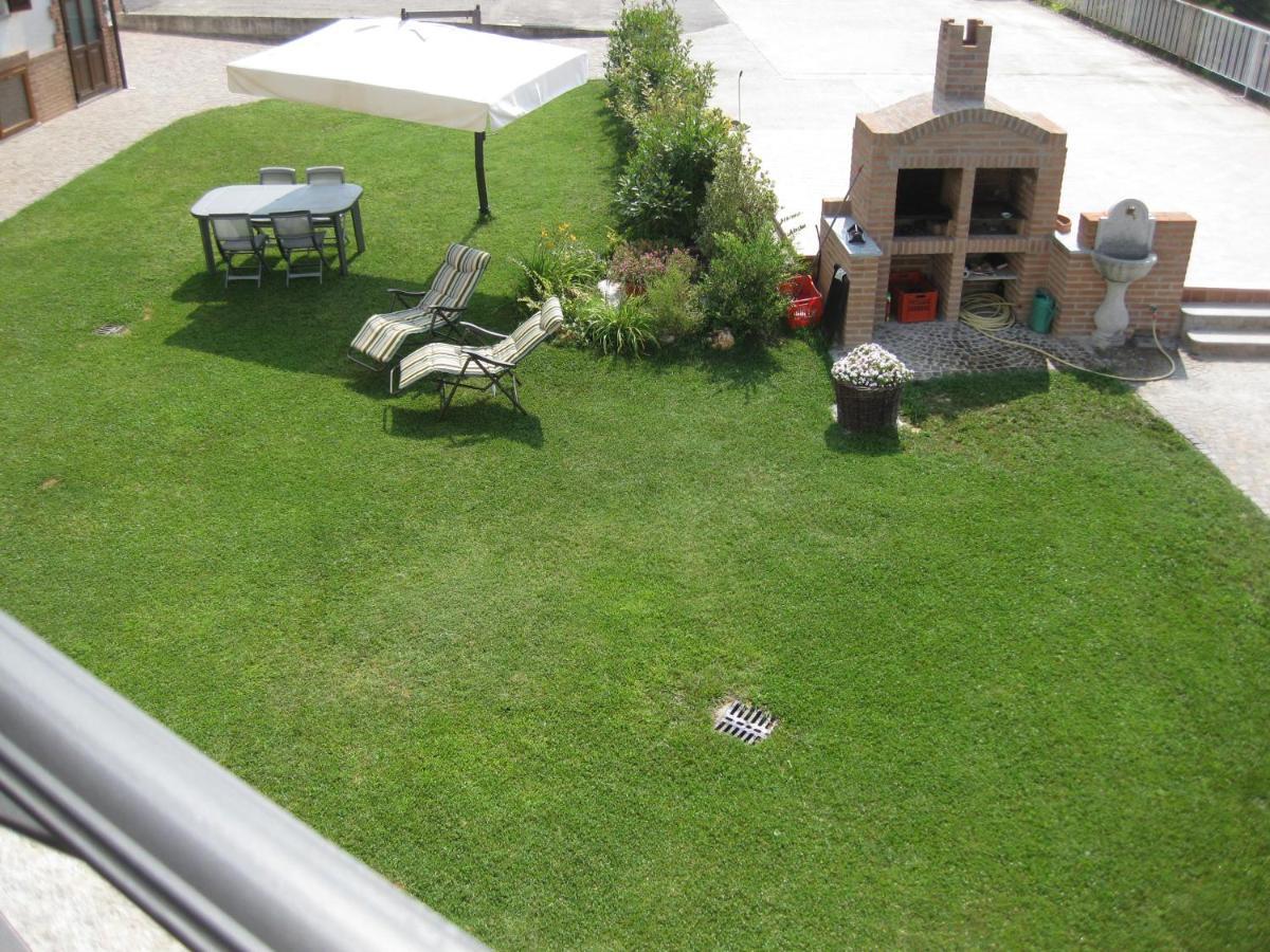 Apartamento Il Pozzo Fiorito Cossombrato Exterior foto