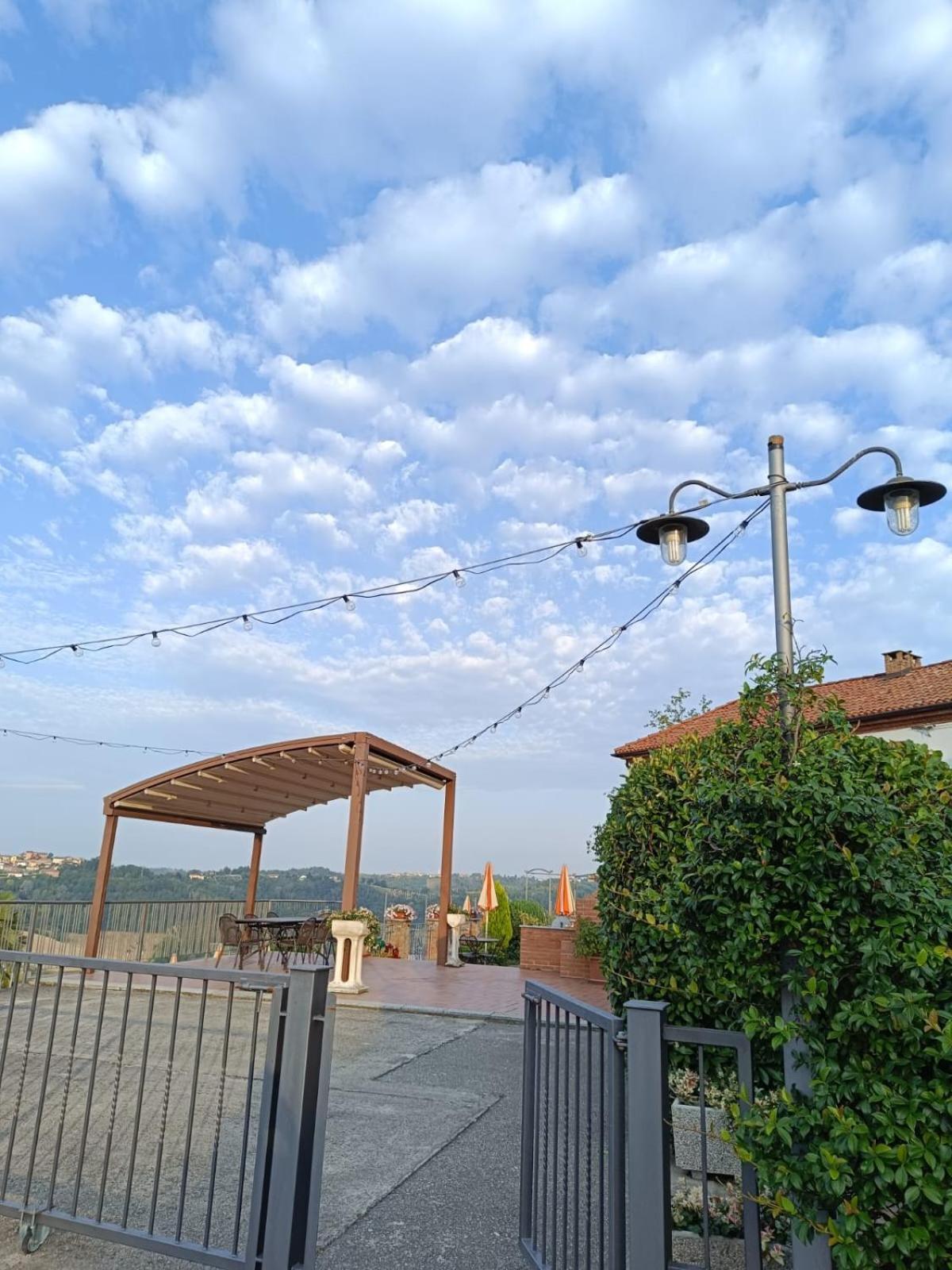 Apartamento Il Pozzo Fiorito Cossombrato Exterior foto