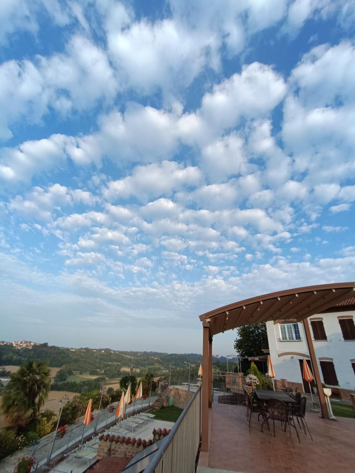 Apartamento Il Pozzo Fiorito Cossombrato Exterior foto